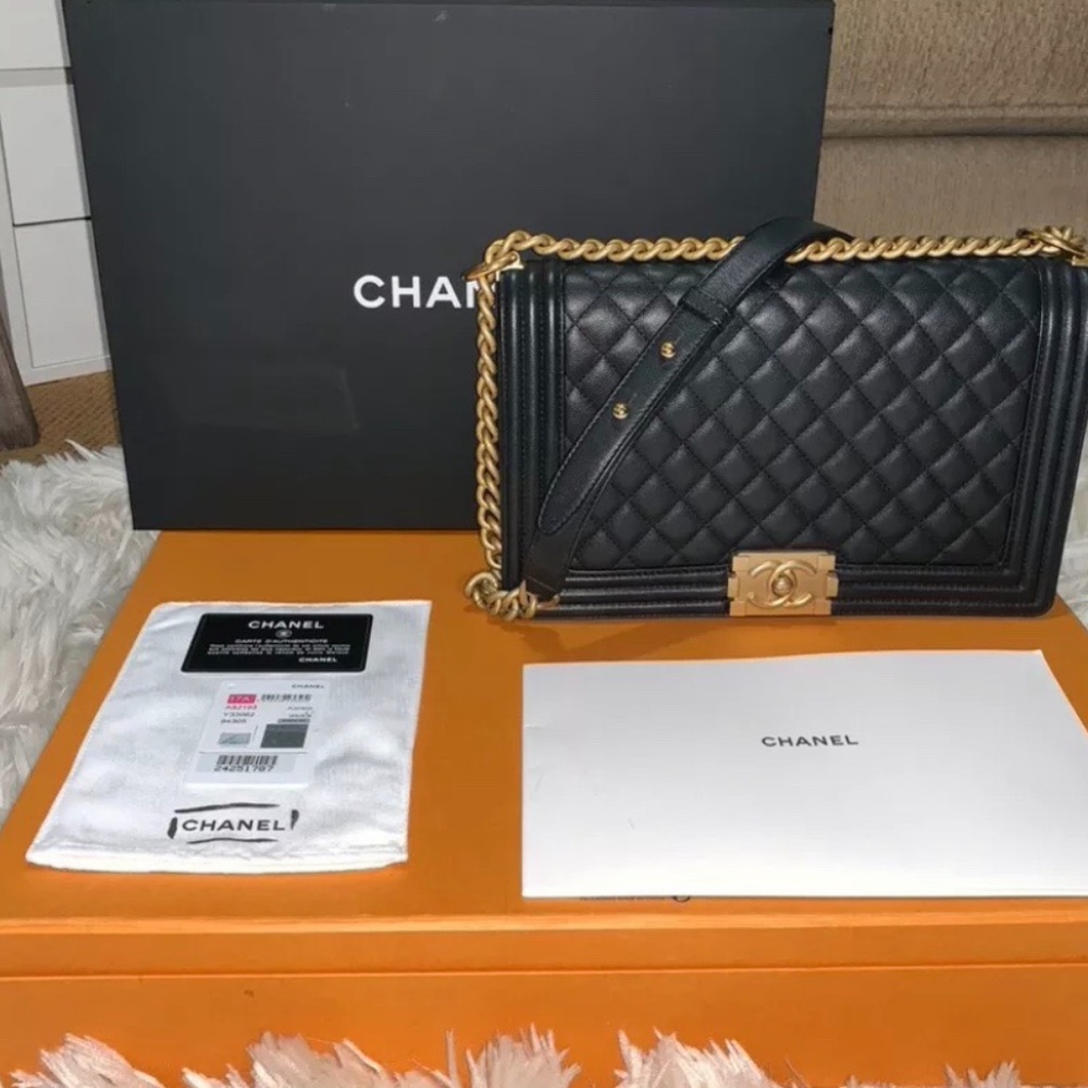 Chanel Boy Bag New Medium Quilted Caviar Black NWT